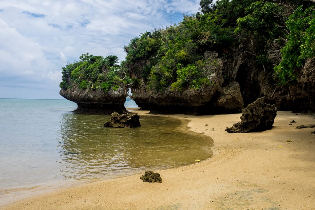 sabichi_cave_beach2