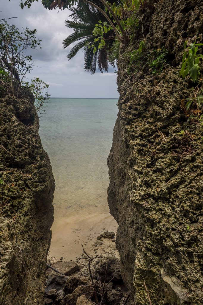 sabichi_cave_rock_sea