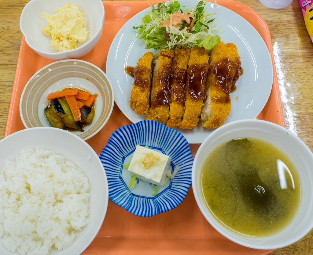 lunch_chikenkatsu2_170517nakazaya